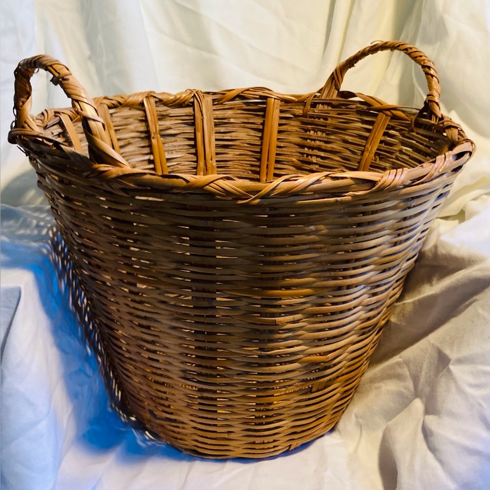 Vintage large flat woven willow round basket dual handles crosshatch pattern